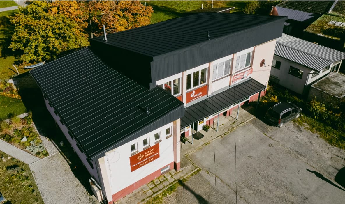 Rodinný dom v Dolnom Kubíne, škridloplech s 30-ročnou zárukou. Škridloplech v meste Dolný Kubín, realizácia Zakryto Orava.